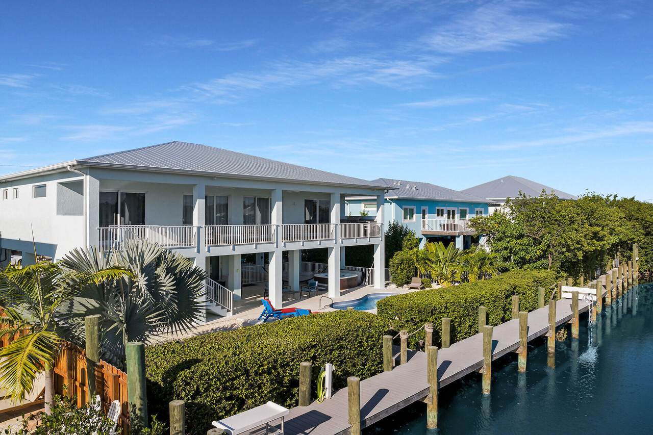 207 Bruce Court - Photo 1