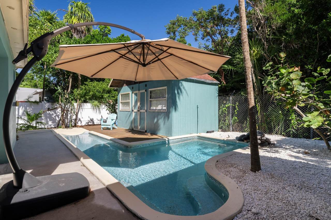 1545 52nd Street - Photo 1