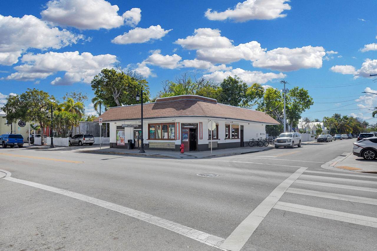 1000 Truman Avenue - Photo 1