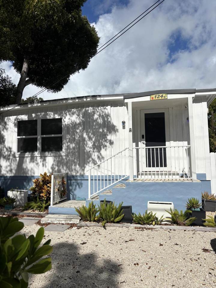 124 124 Bay Harbor Drive - Photo 1