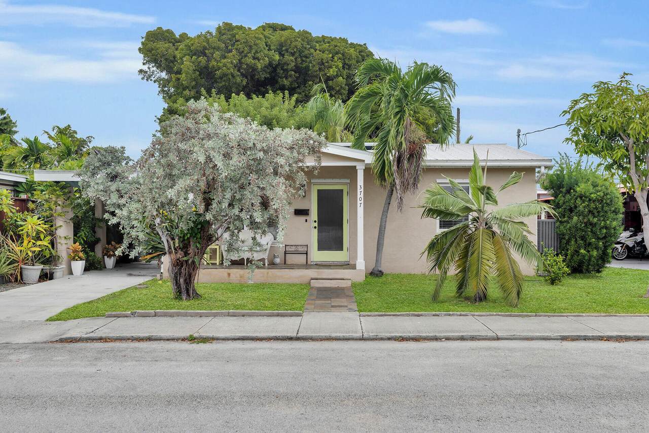 3707 Paula Avenue - Photo 1