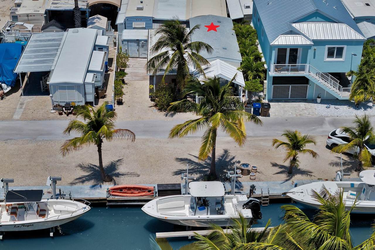 325 Calusa Street - Photo 1