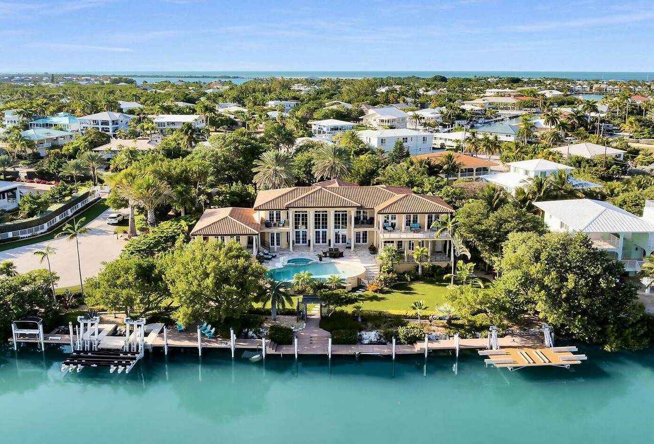 301 Ixora Street - Photo 1