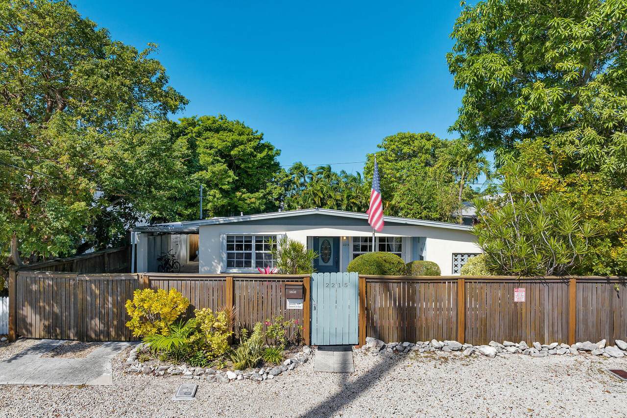 2215 Staples Avenue - Photo 1