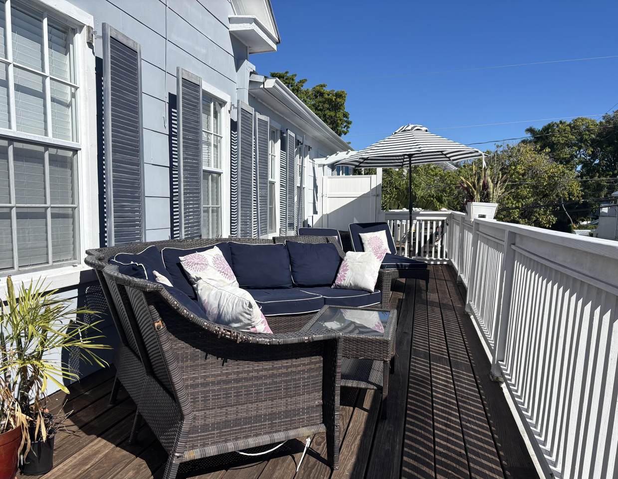 828 White Street - Photo 1