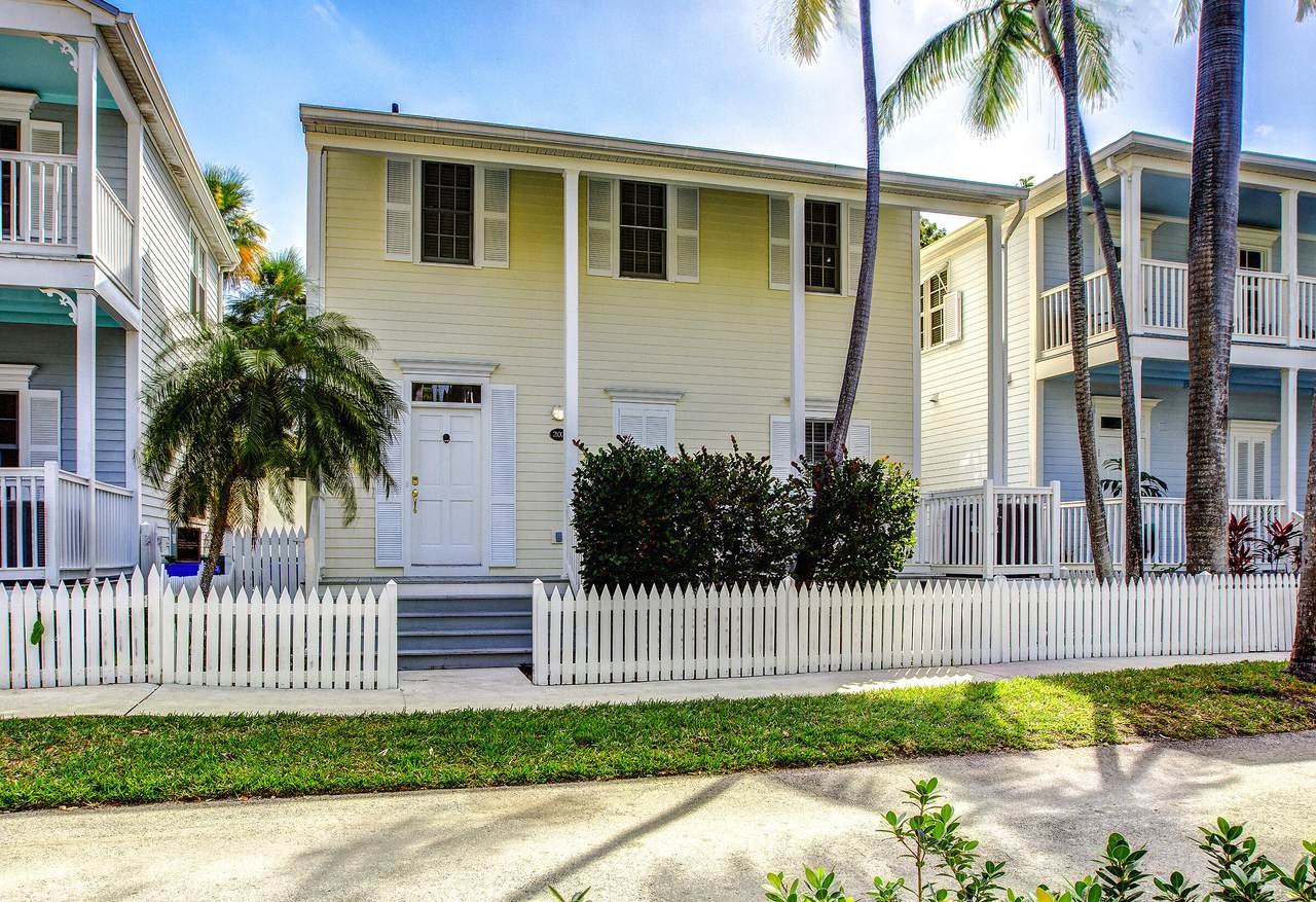 202 Golf Club Drive - Photo 1