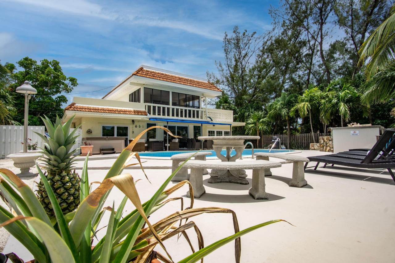 901 46th Street - Photo 1