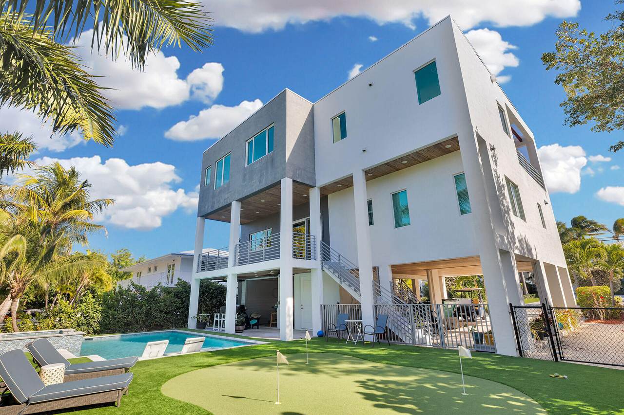 255 Seaview Circle - Photo 1