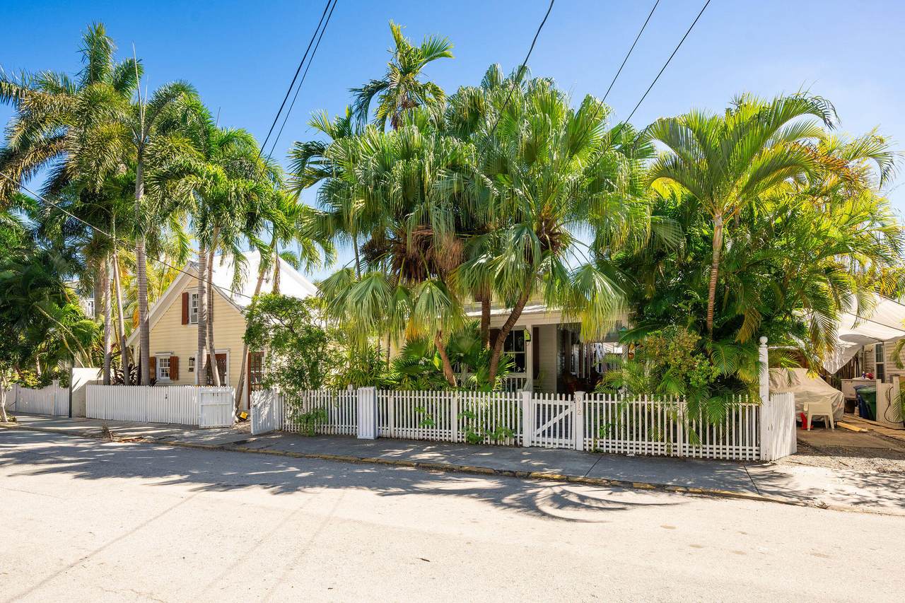 912 James Street - Photo 1