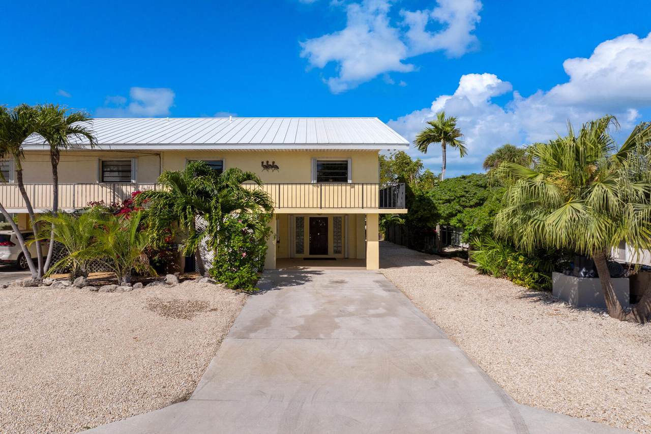 391 10th Street - Photo 1