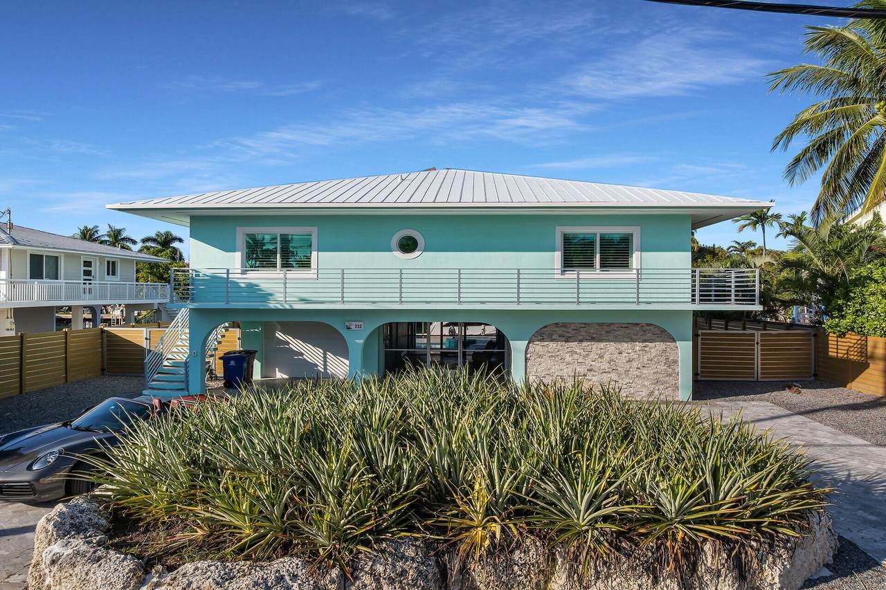 232 Seaview Drive - Photo 1