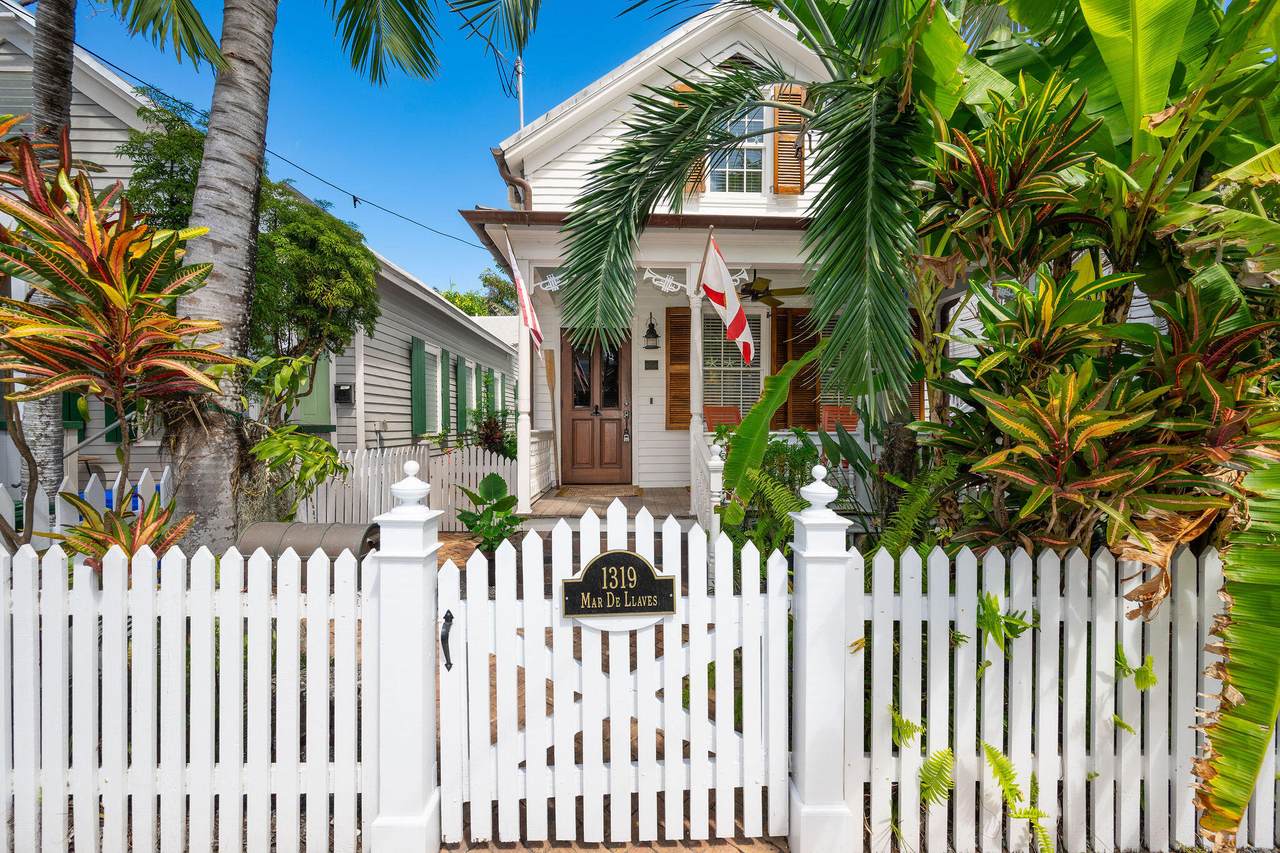 1319 Newton Street - Photo 1