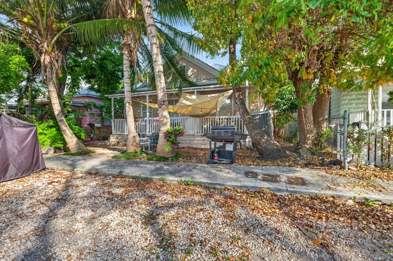 1916 Seidenberg Avenue - Photo 1