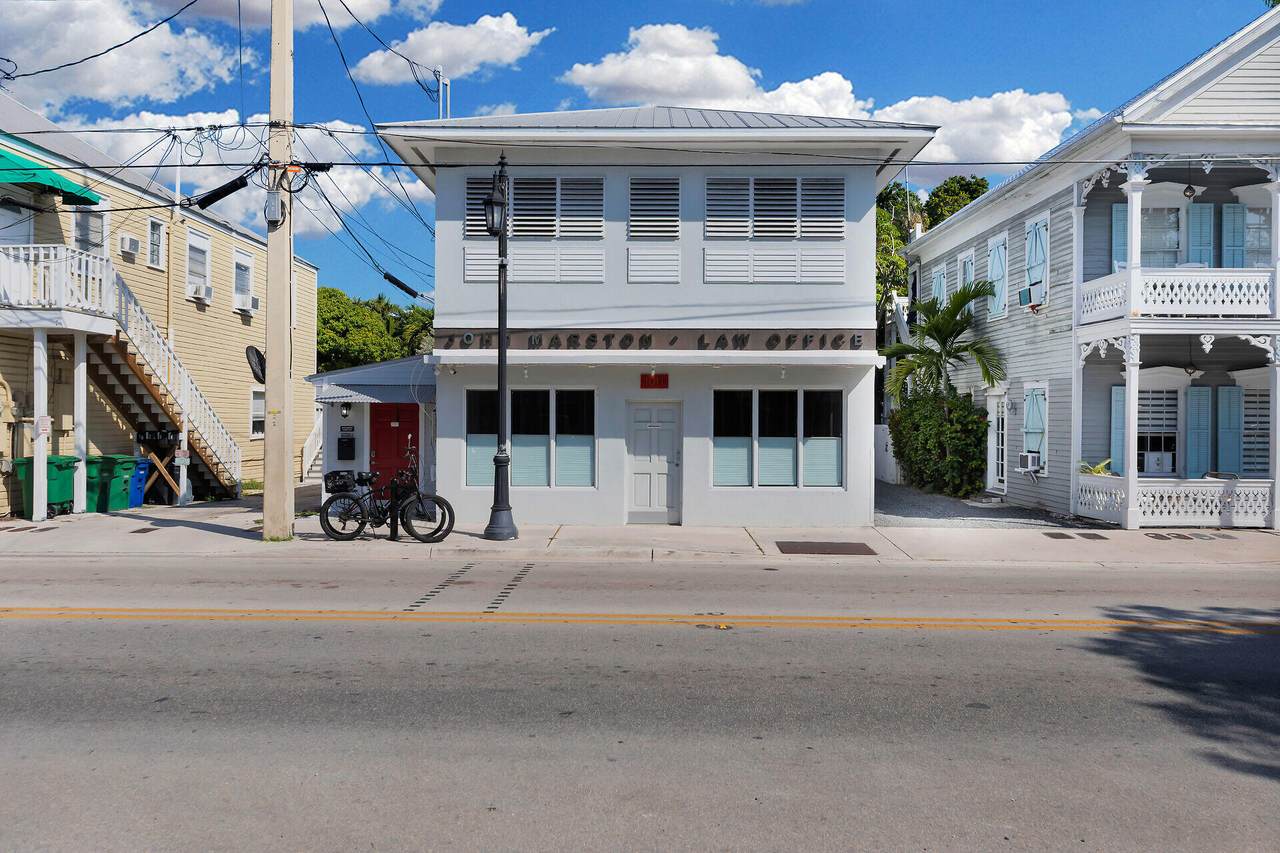 1011 Truman Avenue - Photo 1
