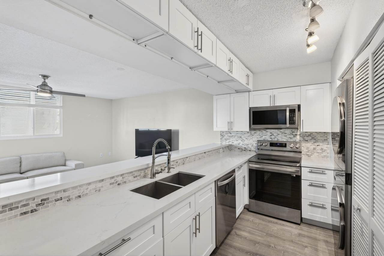 3930 Roosevelt Boulevard - Photo 1