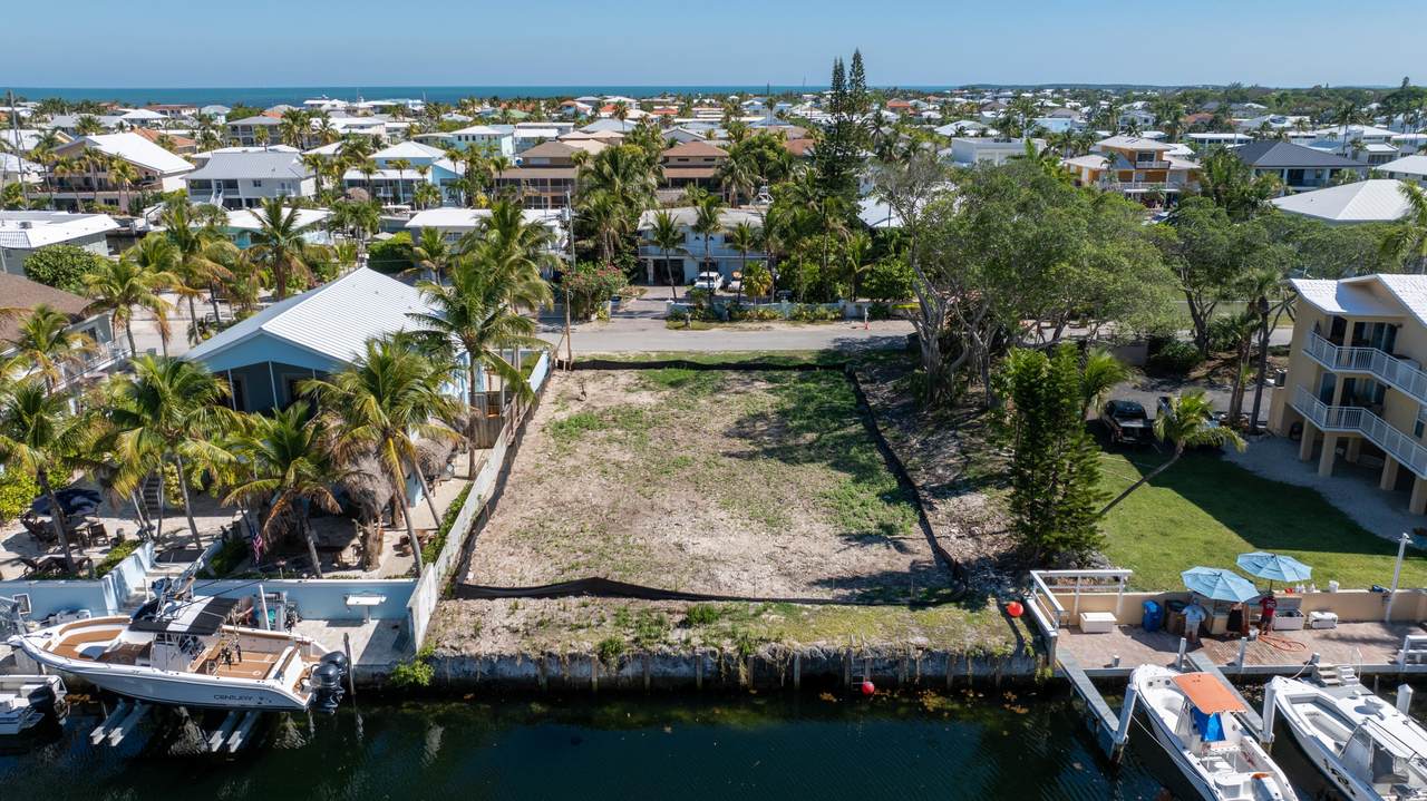 483 Bahia Avenue - Photo 1