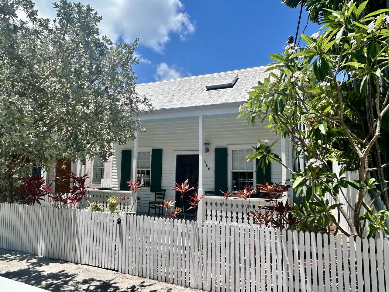 606 Grinnell Street - Photo 1