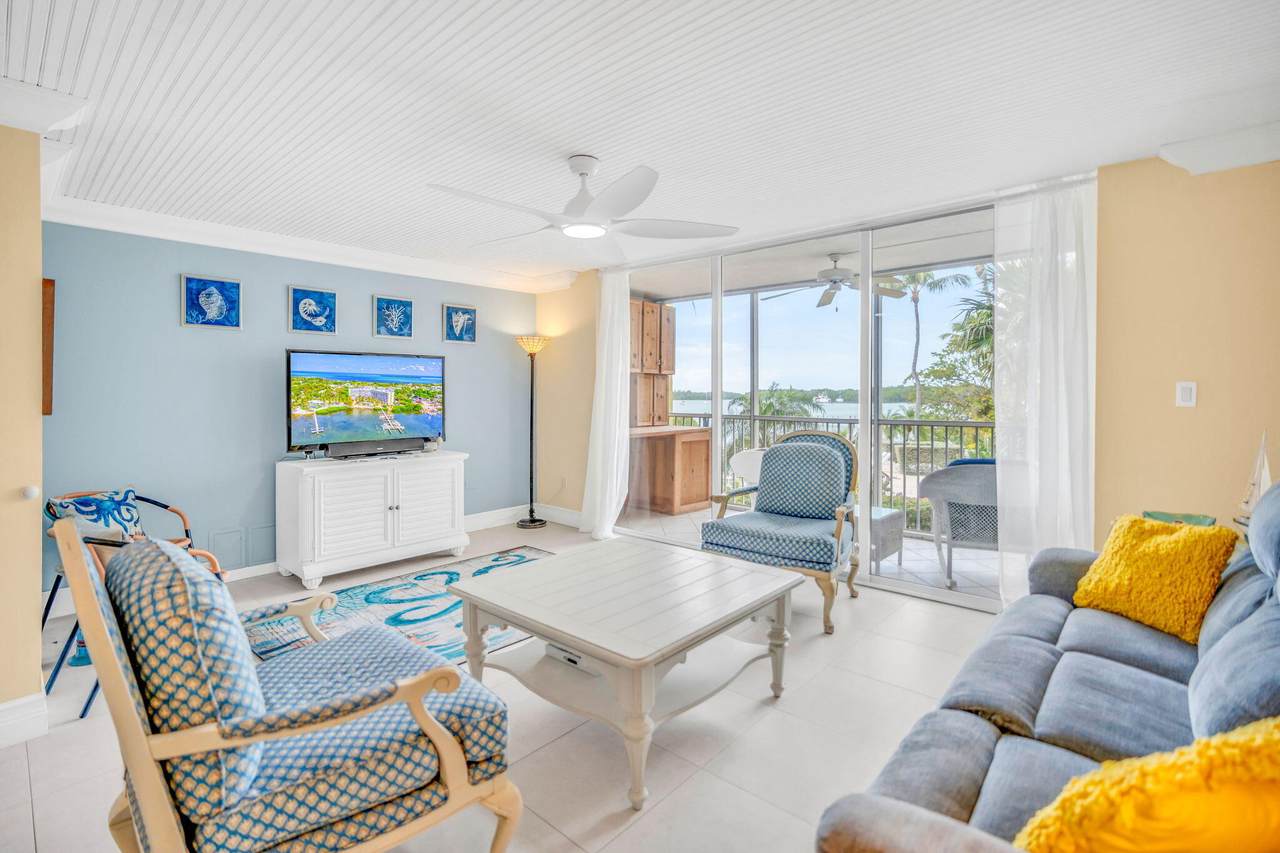 200 Harborview Drive - Photo 1