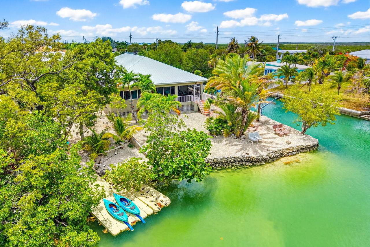 https://bt-photos.global.ssl.fastly.net/flkeys/1280_boomver_1_620071-2.jpg