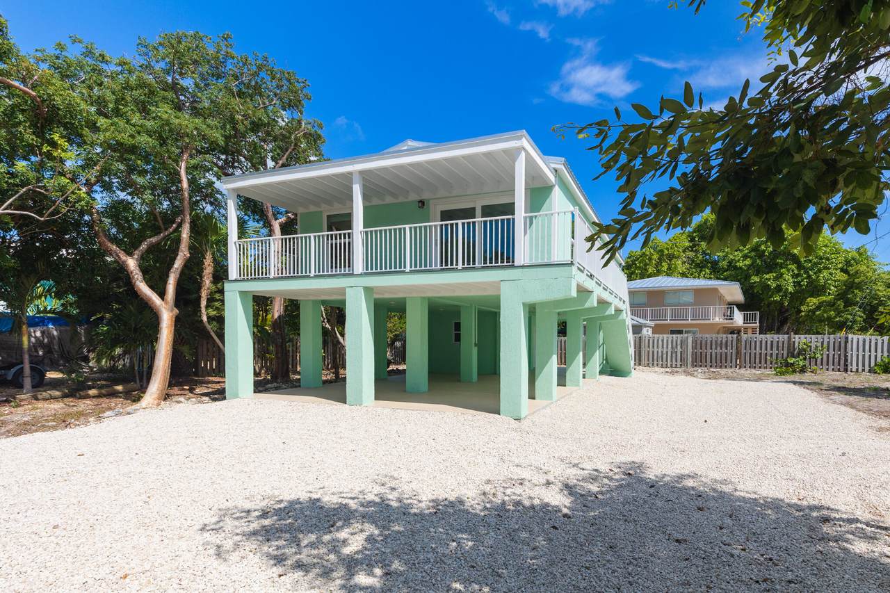 224 Seaview Drive - Photo 1