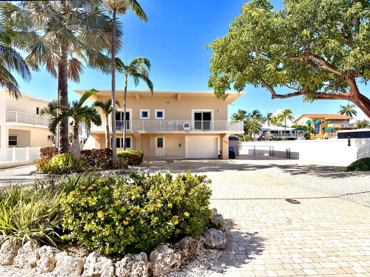 239 Plantation Avenue - Photo 1