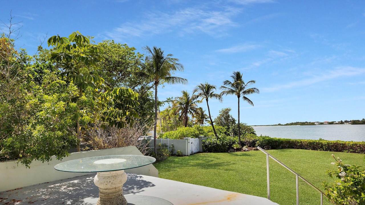https://bt-photos.global.ssl.fastly.net/flkeys/1280_boomver_1_620490-2.jpg