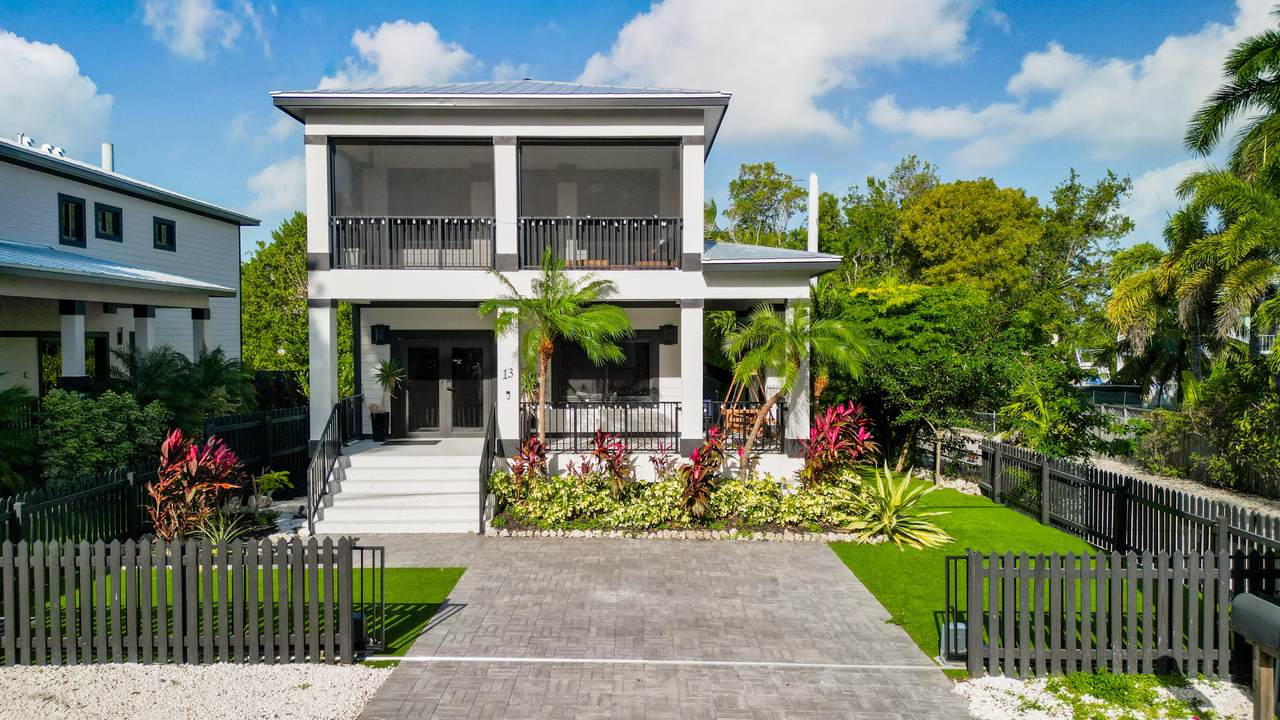 13 Coral Way - Photo 1