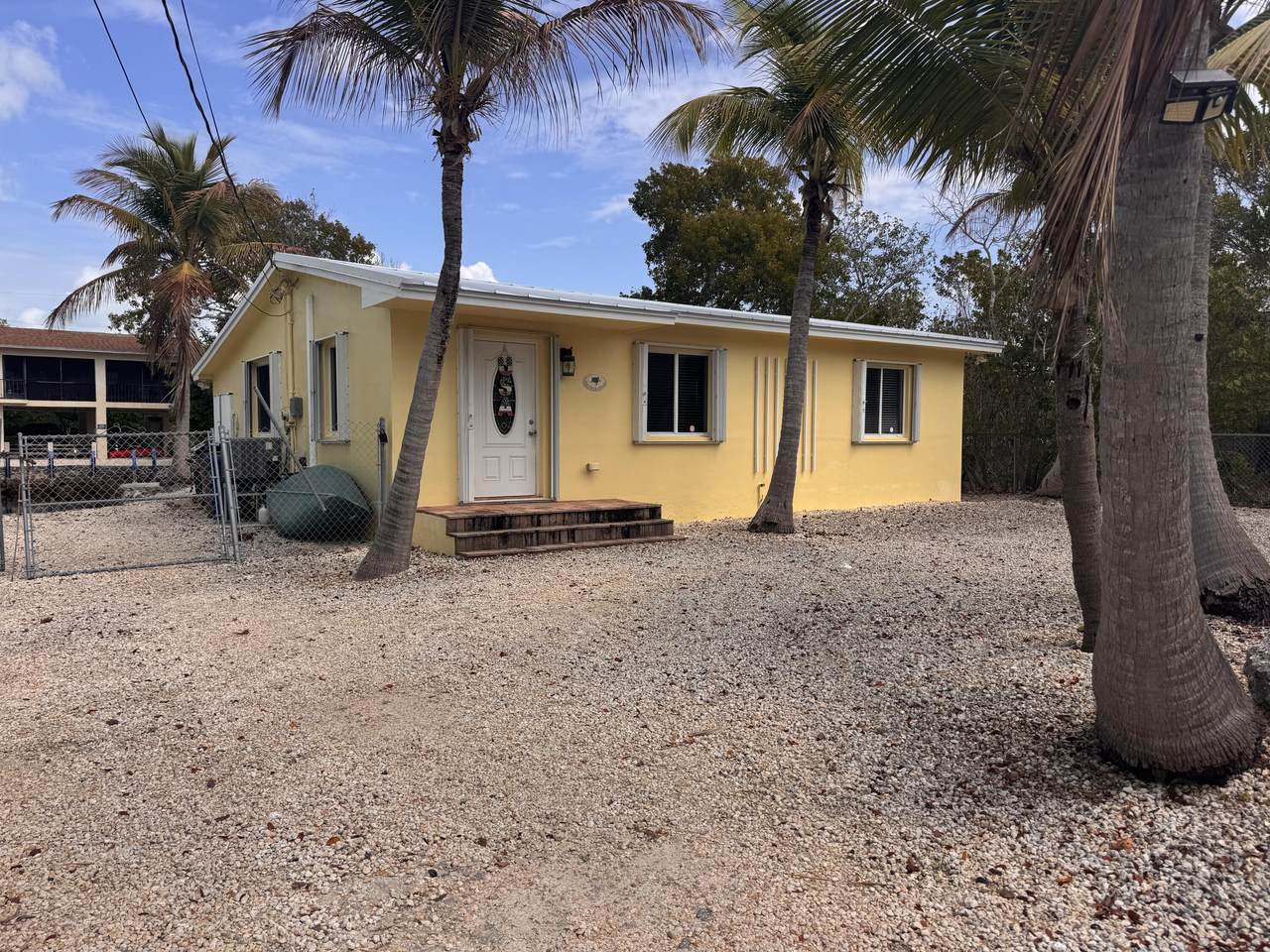 135 Peace Avenue - Photo 1