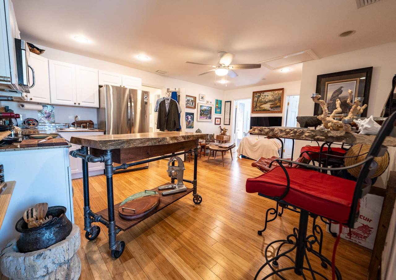1124 Catherine Street - Photo 1