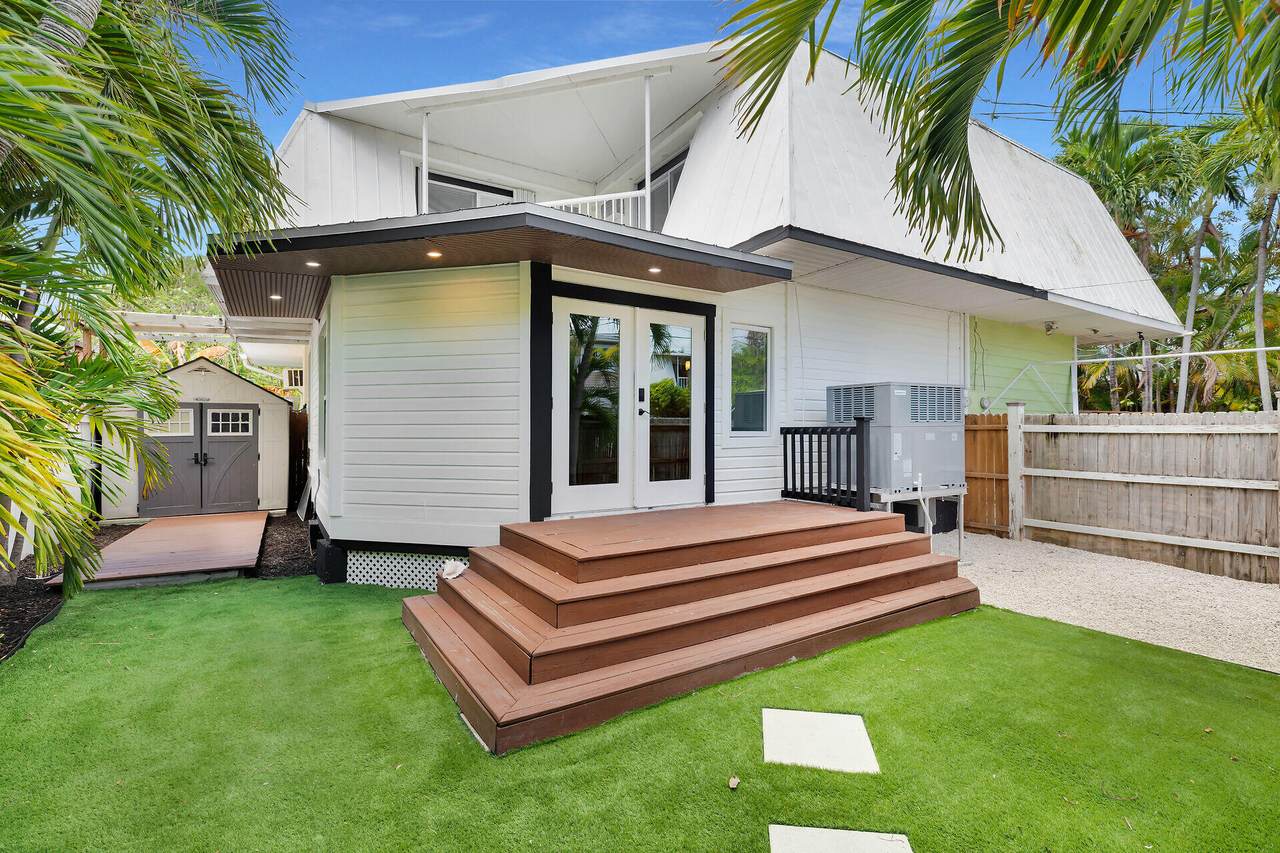 3206 Harriet Avenue - Photo 1