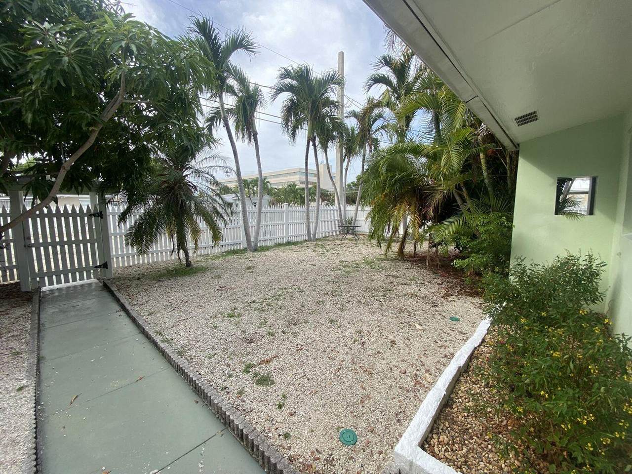 https://bt-photos.global.ssl.fastly.net/flkeys/1280_boomver_1_620866-2.jpg