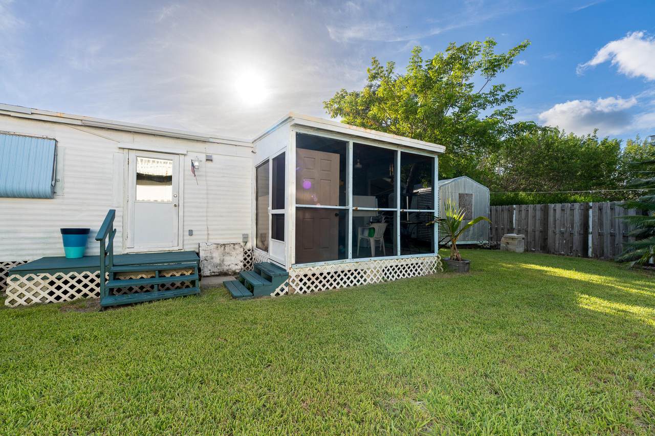 31439 Avenue A - Photo 1