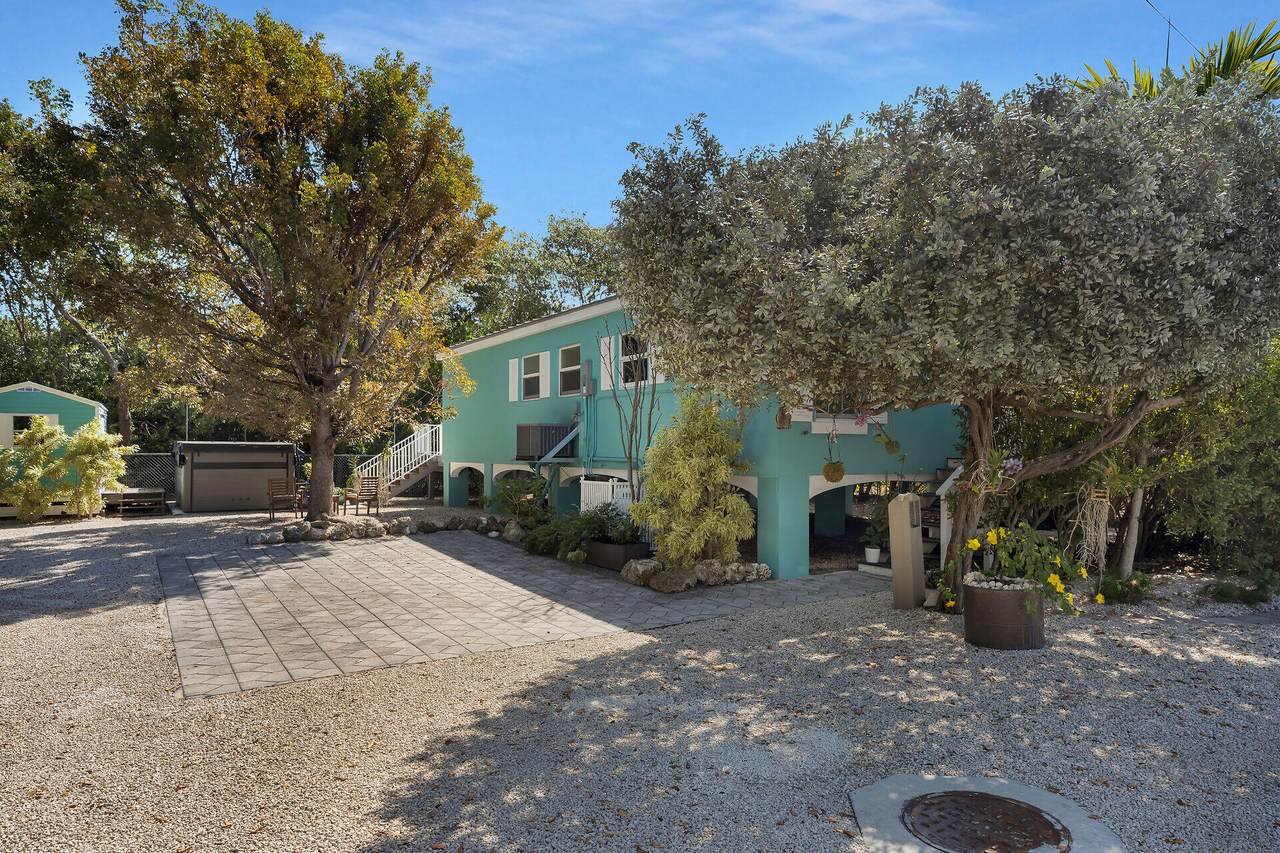 150 Sunshine Boulevard - Photo 1