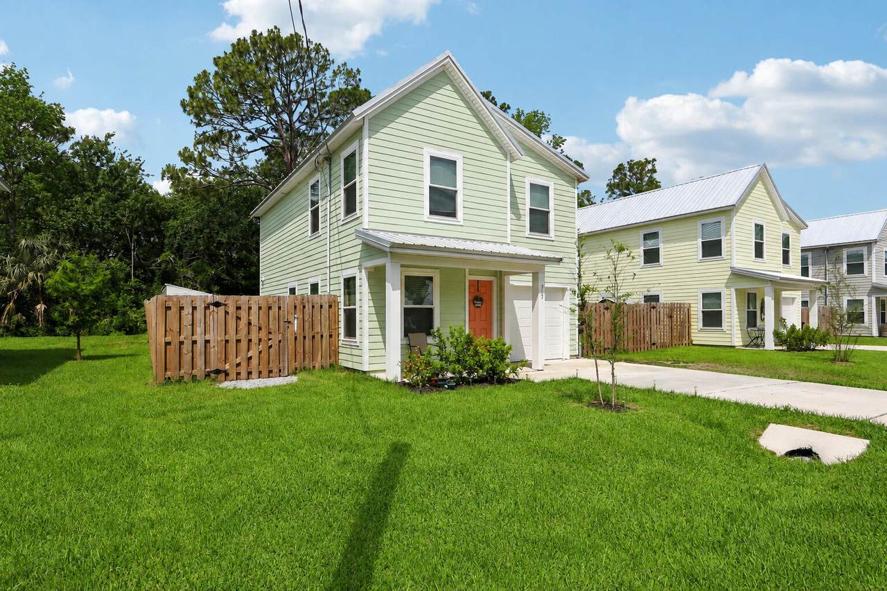 515 Woodlawn Street - Photo 1
