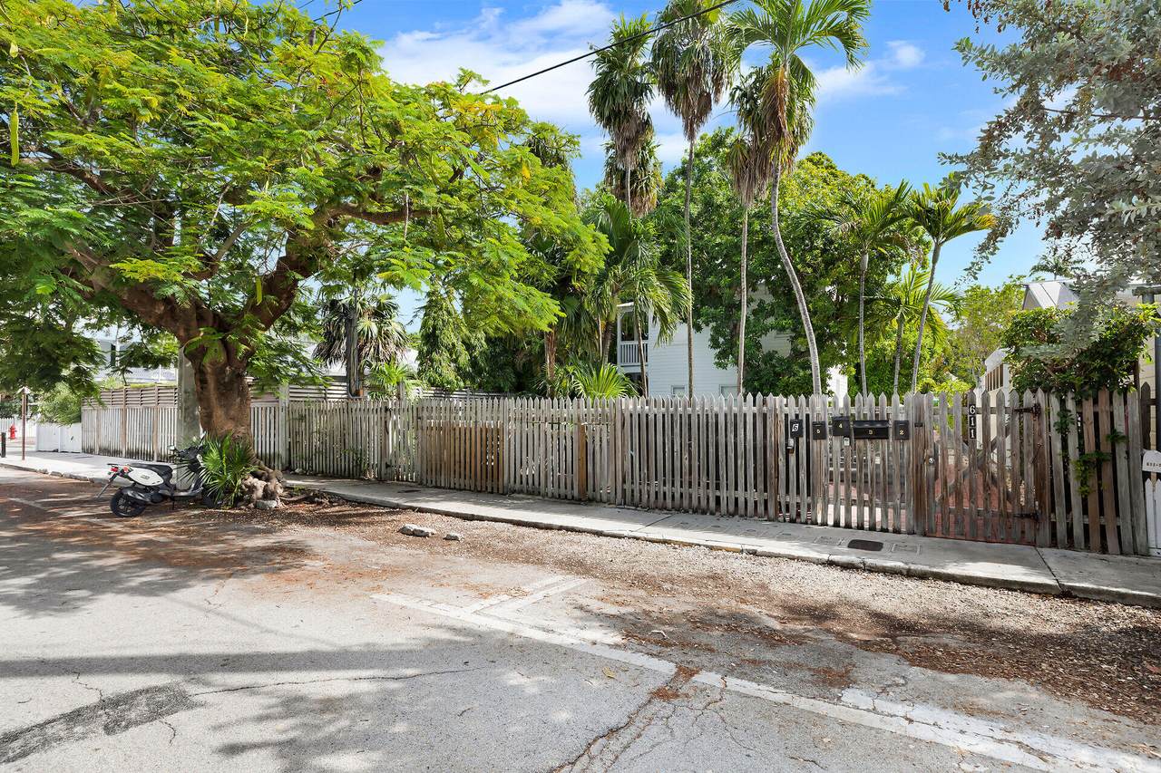 611 Grinnell Street - Photo 1