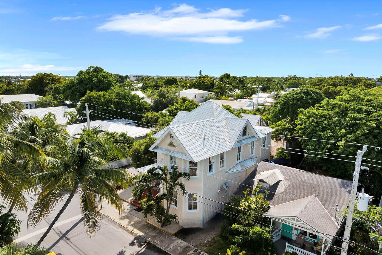 1220 Newton Street - Photo 1