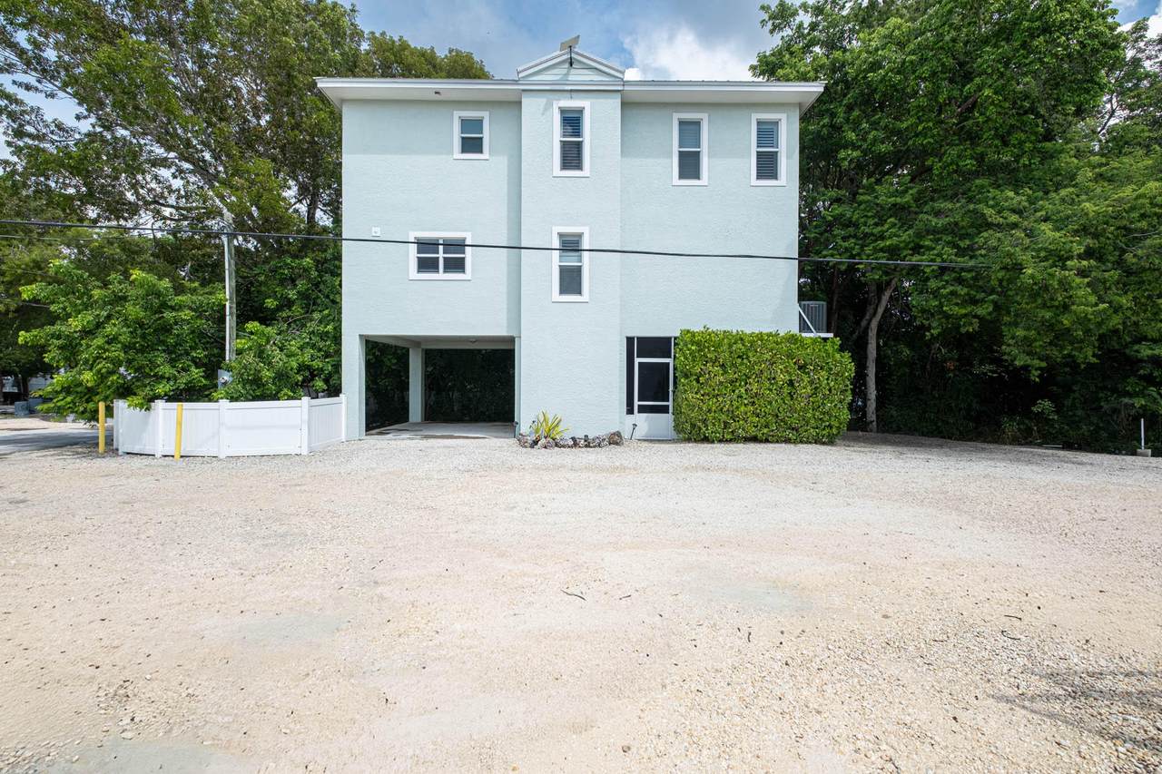 91 Holiday Boulevard - Photo 1