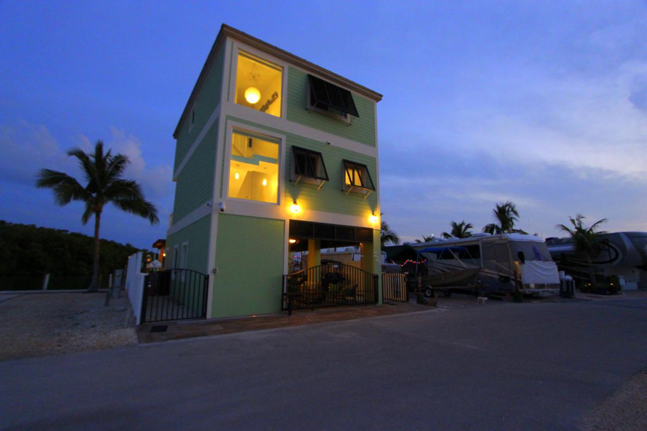 325 Calusa Street - Photo 1