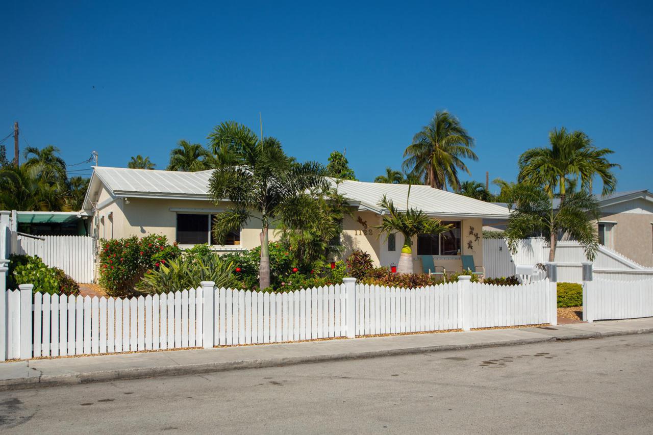 1122 17th Terrace - Photo 1