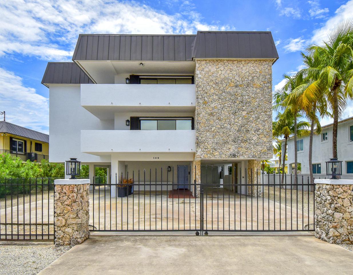 152 Bahama Avenue - Photo 1