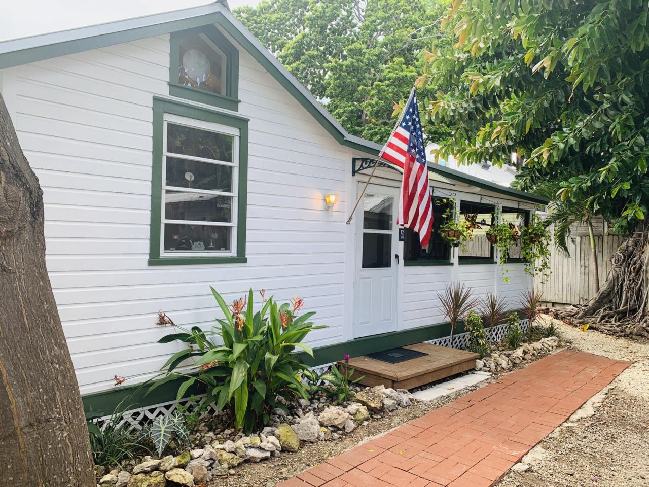611 Grinnell Street - Photo 1