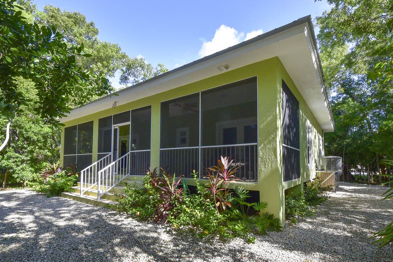 100 Coconut Lane - Photo 1
