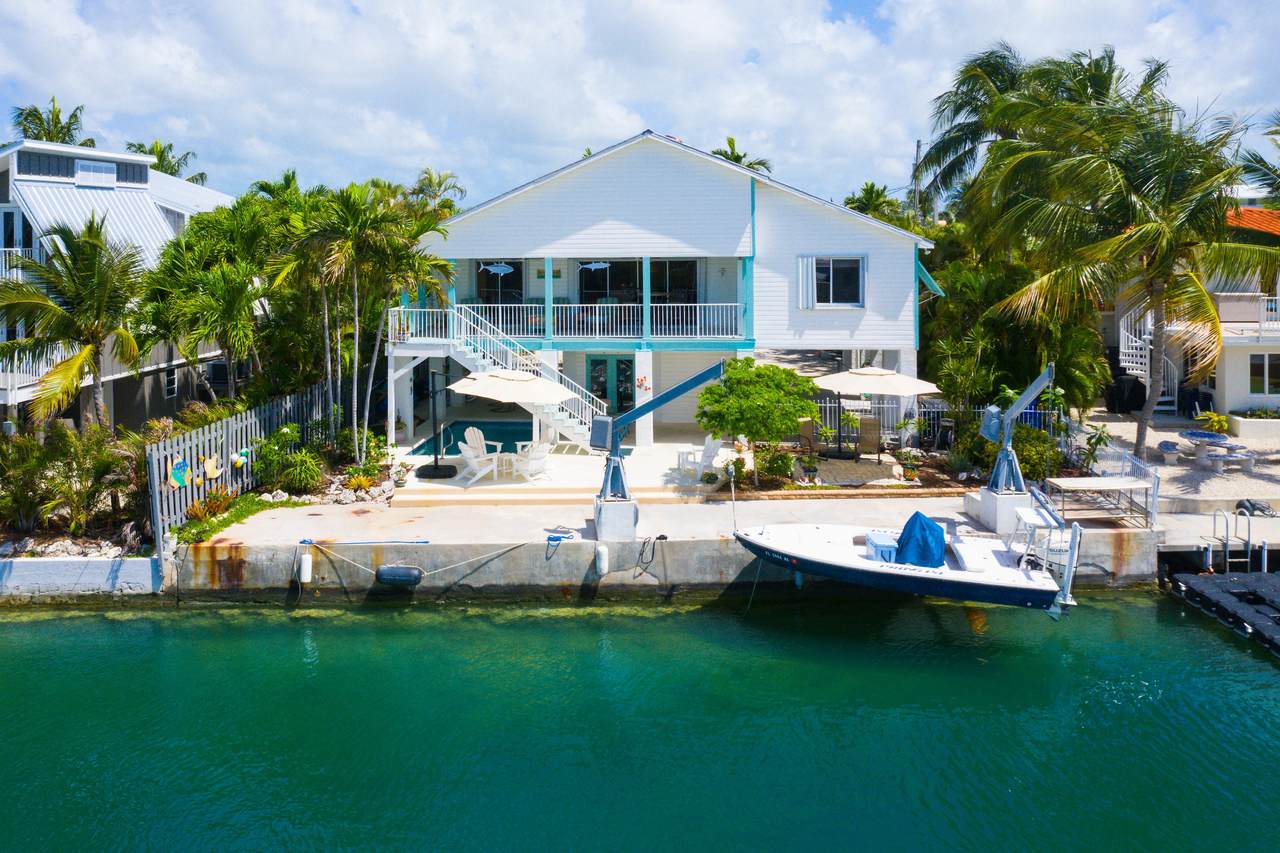 1092 Bay Drive - Photo 1
