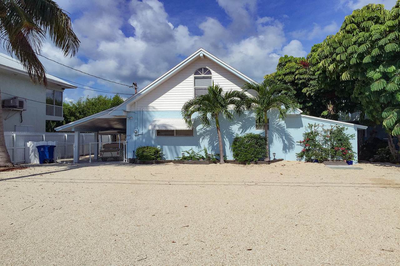 227 Anne Bonny Drive - Photo 1