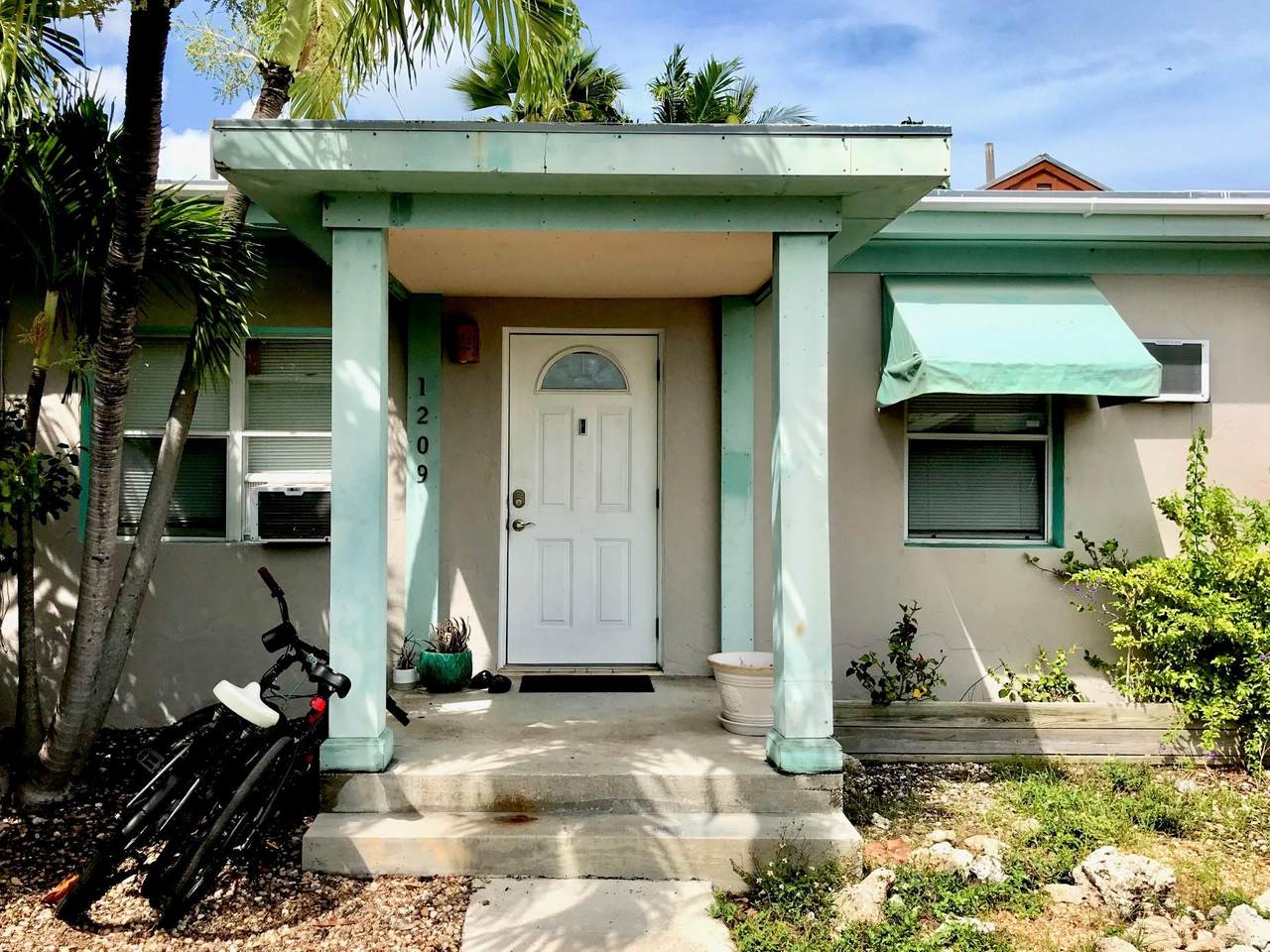 1209 1St Street - Photo 1