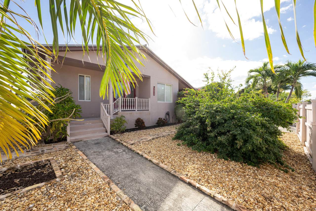 1018 18th Terrace - Photo 1