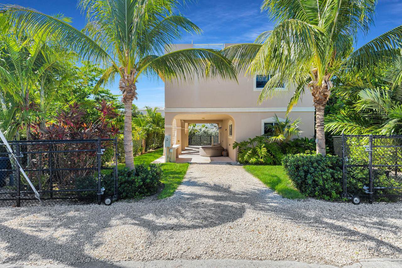 30 Lakeview Drive - Photo 1