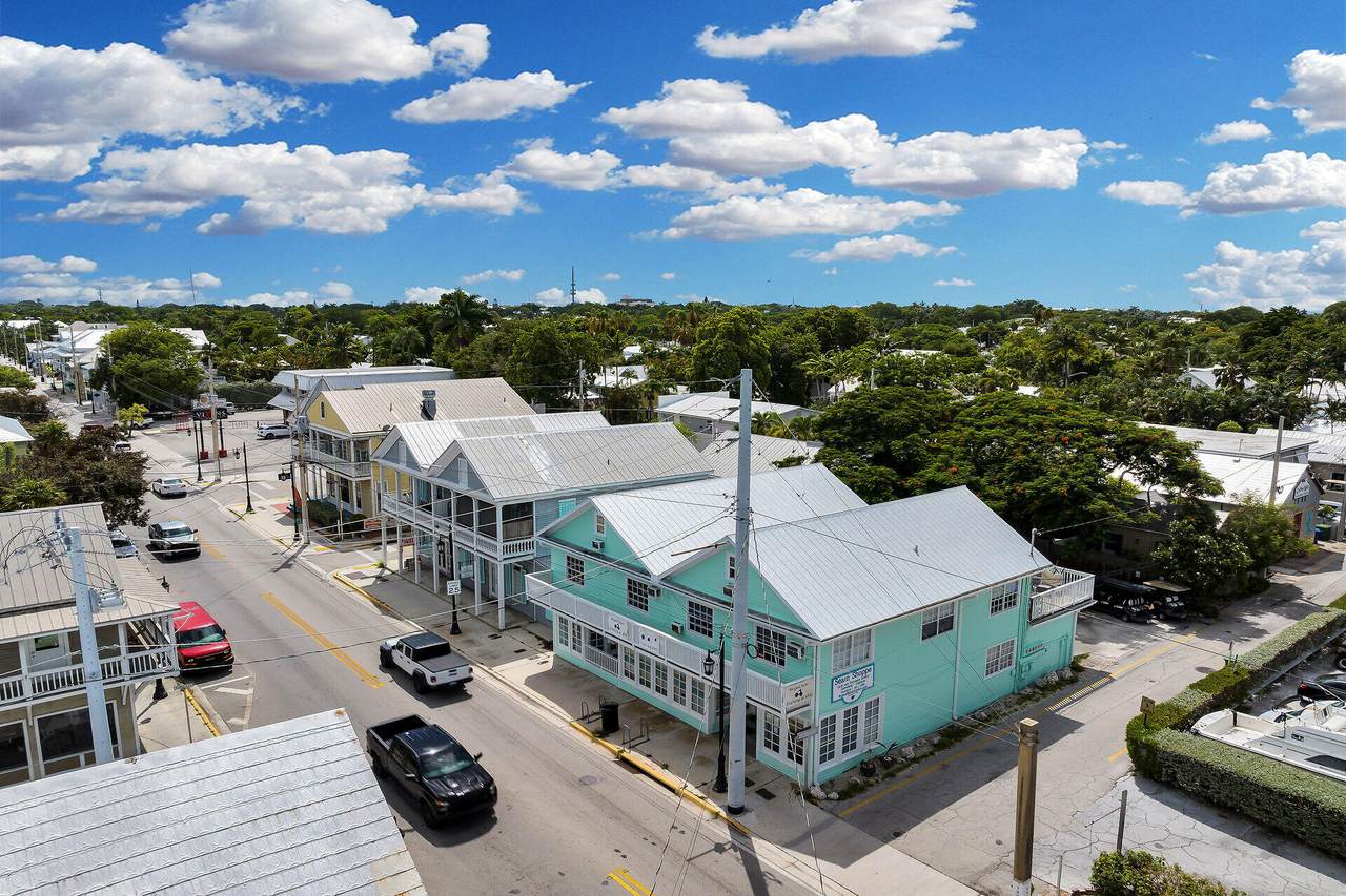 1109 Truman Avenue - Photo 1