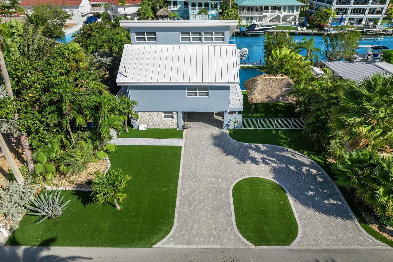 334 Seaview Drive - Photo 1