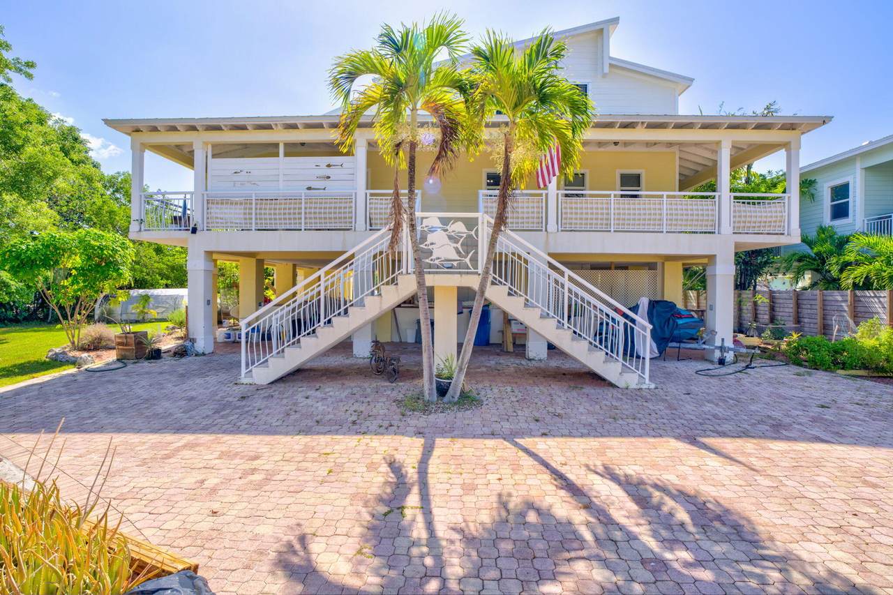 894 Ellen Drive - Photo 1